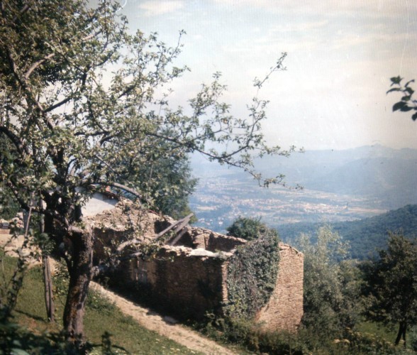 ../Images/casa dei Genovesi anni 1975.jpg